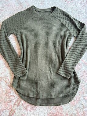 American Eagle green knit long sleeve shirt